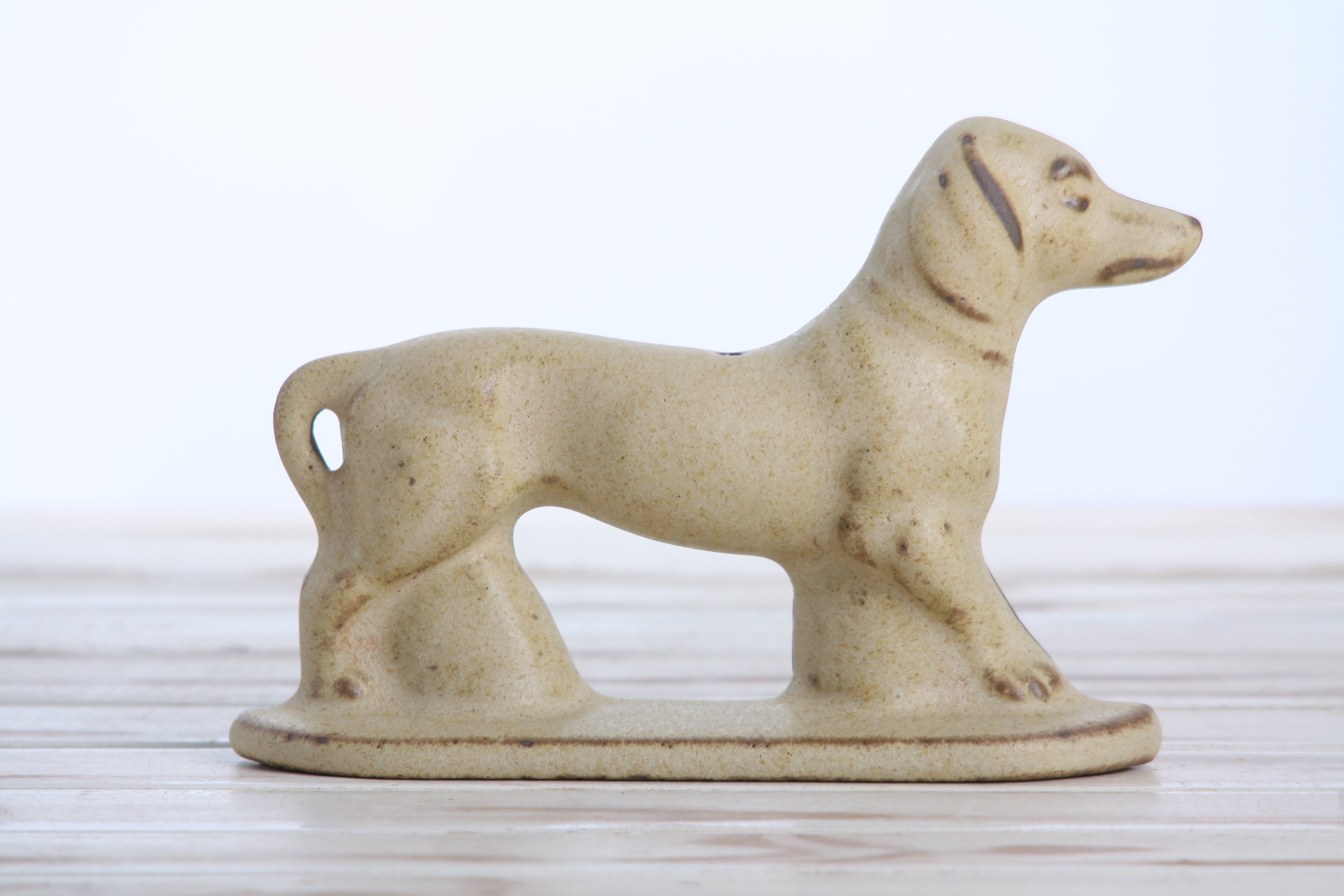 Willow Ceramics Dachshund Wall Hanging – Handmade Stoneware Ceramic Sausage Dog Wall Art with Metal Hanging Hook, High‑Fired Handmade Décor, Made in Colorado, USA (Modern Matte Right)