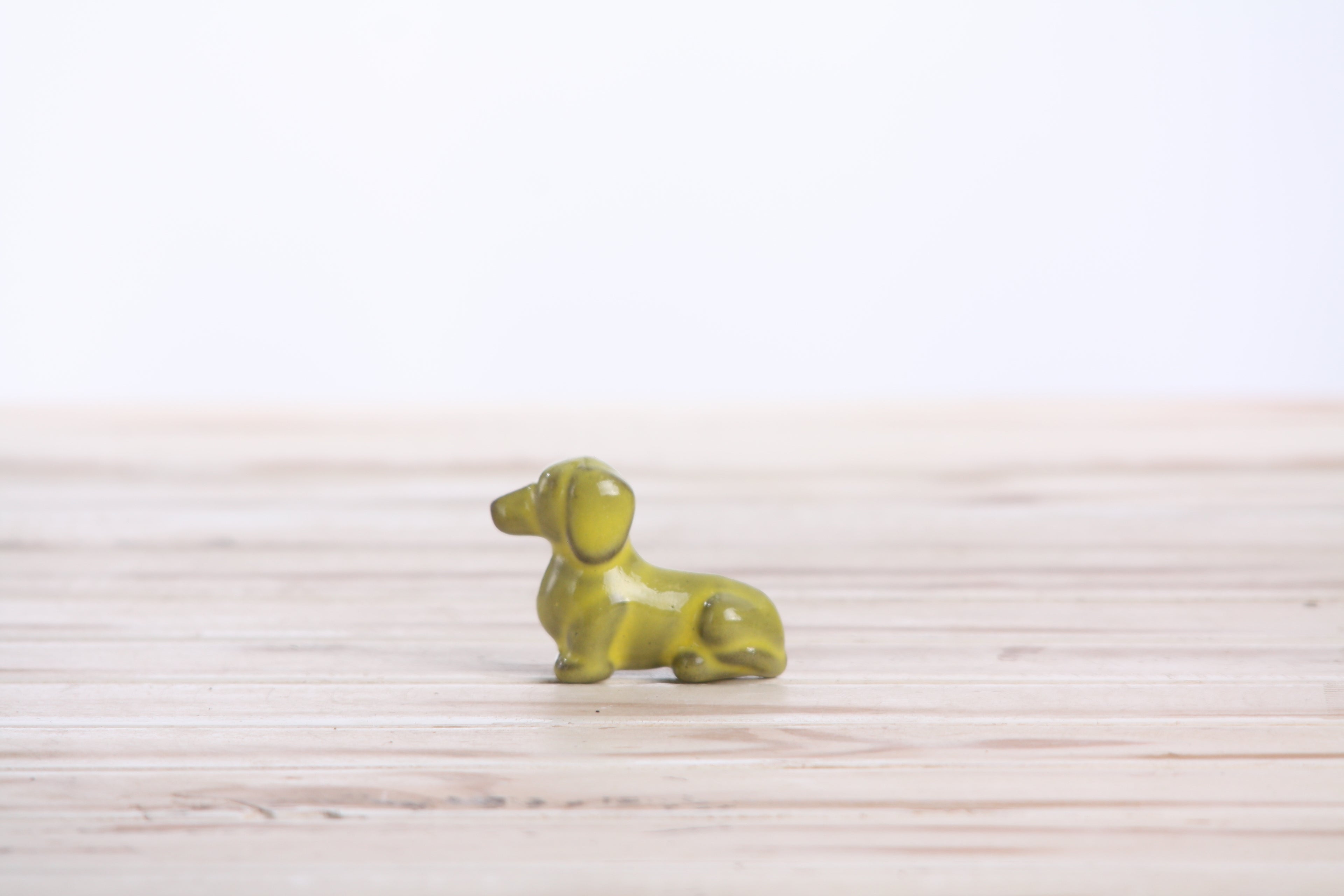 Willow Ceramics Butch the Dachshund Magnet – Mini Handmade Ceramic Dog Figurine Fridge Magnet, High‑Fired Stoneware Décor, Made in Colorado, USA (Yellow)